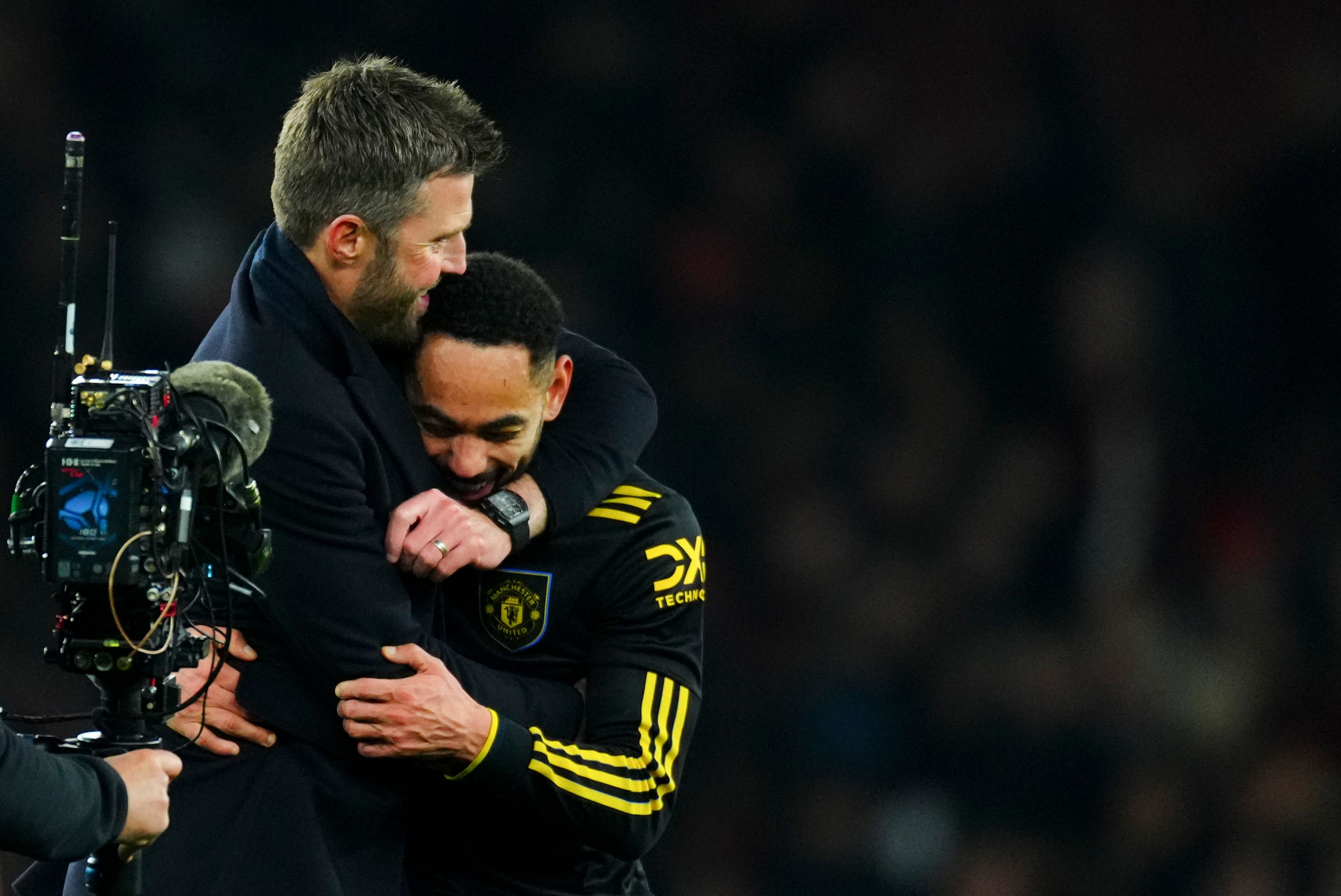 半岛app-记者：卡里克与助教亲密合作，球员对训练课印象深刻并焕发新活力